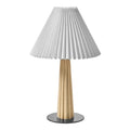 **Lampe moderne en bois et abat-jour plissé blanc**